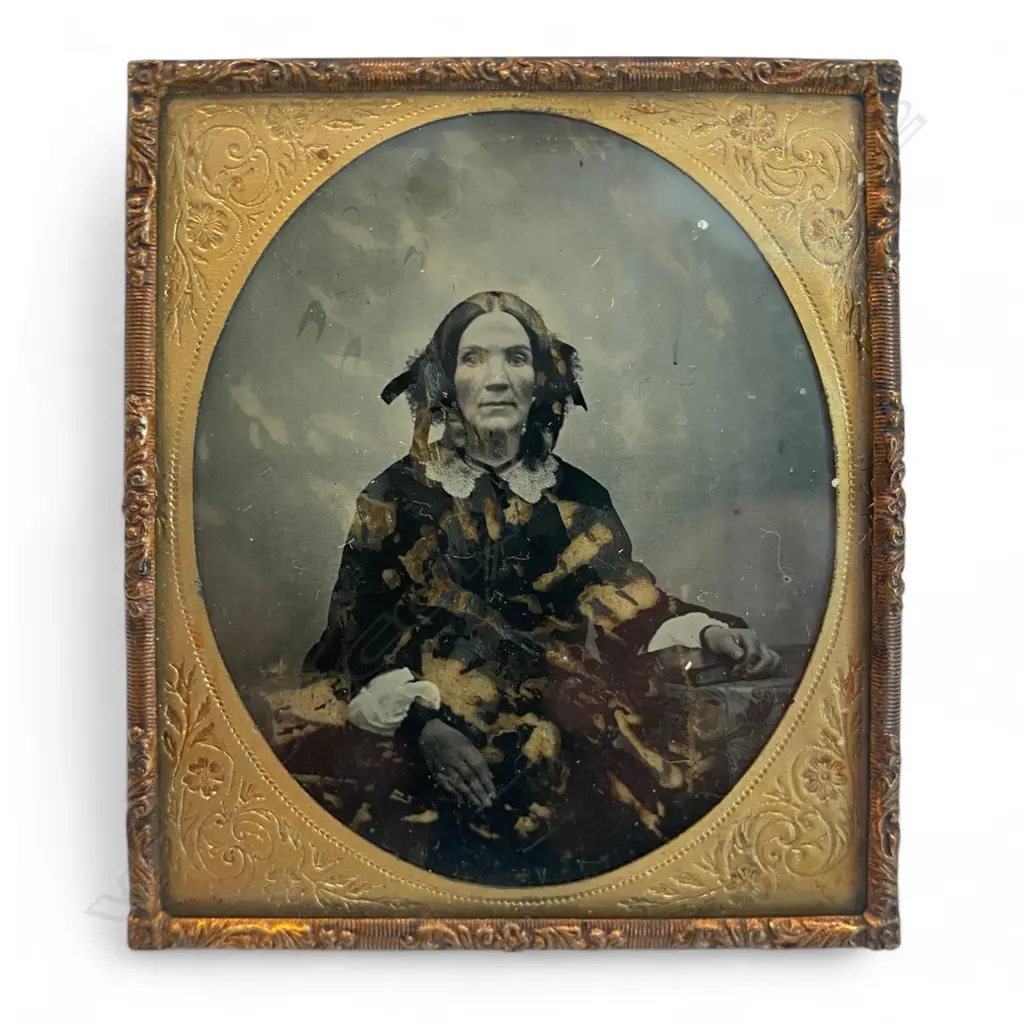 Gilt framed and matted ambrotype – woman with lace collar, Image 1++